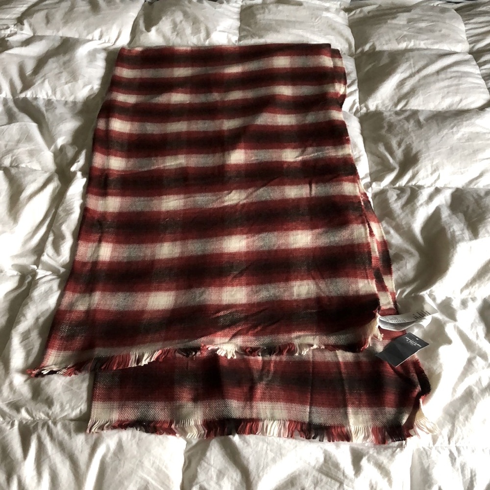 Abercrombie & Fitch red plaid scarf